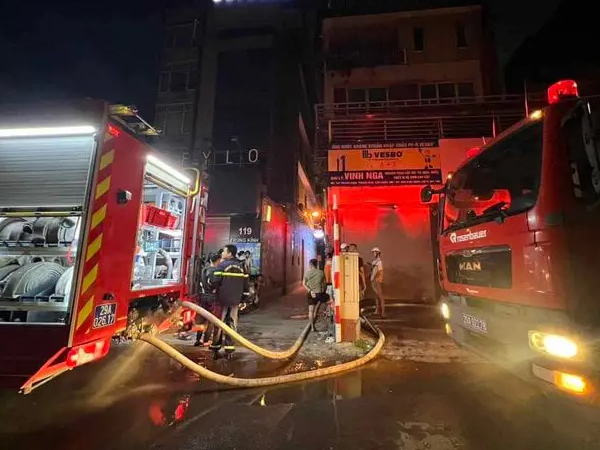 Nhân chứng vụ cháy nhà trọ 14 người chết: 'Nhiều tiếng nổ phát ra từ tầng 1 nơi sửa chữa xe đạp điện'