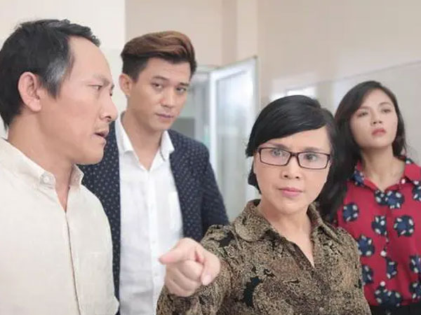Ra mắt nhà chồng sau lễ cưới, tôi vội vàng bỏ về nhà bố mẹ đẻ khi gặp một người ở đó