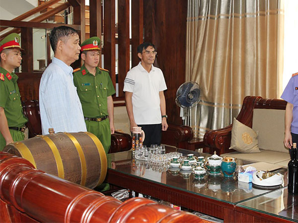Công an thông tin vụ Chủ tịch UBND thị xã Cửa Lò và cấp dưới bị khởi tố