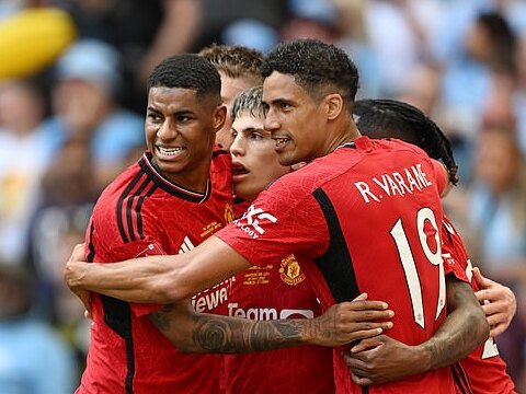 Man City sai lầm tai hại, Man United bùng nổ với chức vô địch quý như vàng
