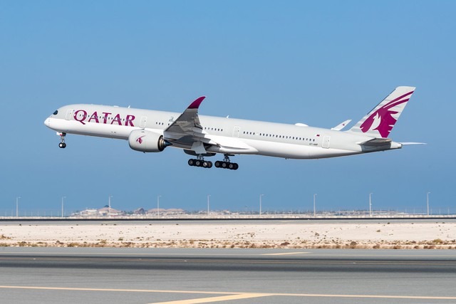 Máy bay Qatar gặp nhiễu động, nhiều người bị thương