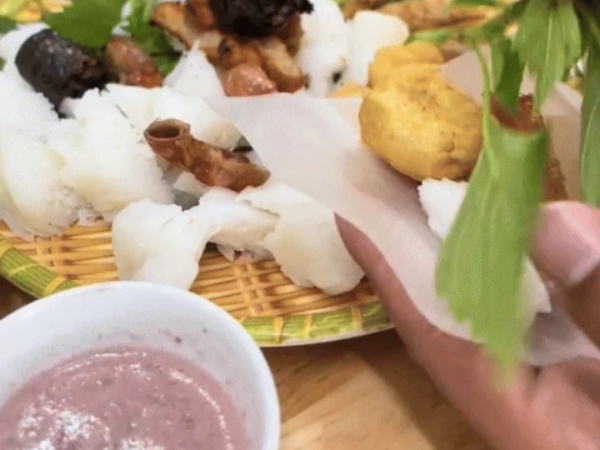 MXH tranh cãi về cách ăn bún đậu đúng, nhiều người hoang mang: 'Hoá ra trước giờ mình ăn sai cách ư'