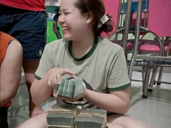 Đang bán trà sữa bất ngờ nhận tin trúng độc đắc 6 tỷ: Lúc nào cũng mong hết khổ, giờ hết khổ thật rồi