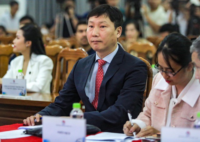 HLV Kim Sang-sik lên sóng công bố danh sách tập trung đội tuyển Việt Nam