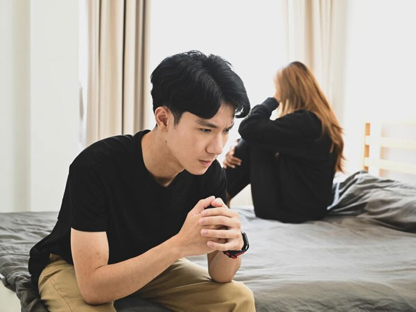 Vợ phát hiện chồng ngoại tình từ chiếc móng tay giả, chuyên gia lý giải