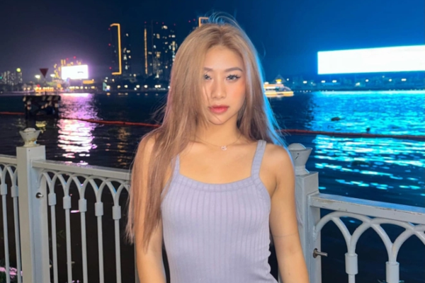 Hotgirl Phạm Như Phương đọ giày 'cà kheo' với Hòa Minzy và Phạm Thoại, phong thái gia nhập showbiz khác hẳn thời VĐV