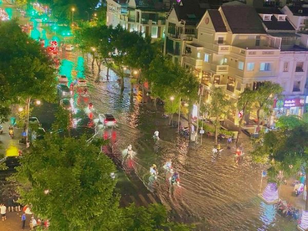 Khu nhà giàu ở Phú Mỹ Hưng bất ngờ ngập nặng