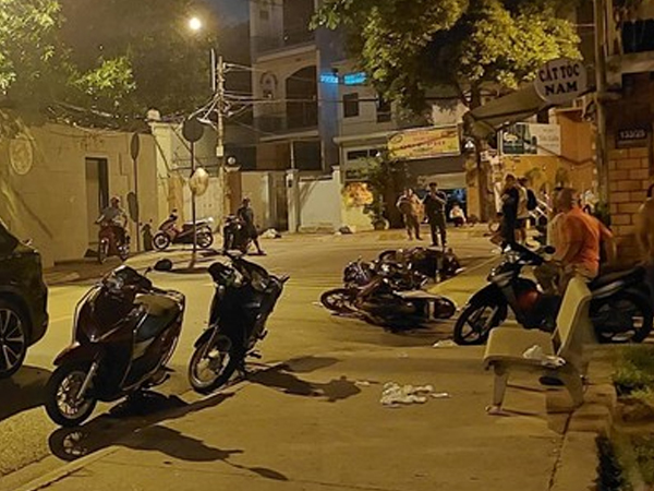 Nữ tài xế taxi công nghệ tông hàng loạt xe máy, nhiều người bị thương