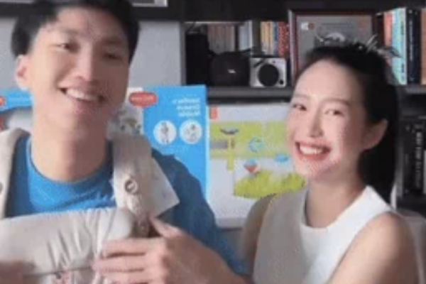 Dân mạng hạnh phúc lây với khoảnh khắc Đoàn Văn Hậu tập làm bố bỉm sữa, cùng Doãn Hải My đeo địu em bé