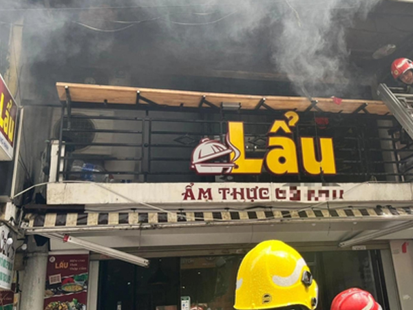 Hà Nội: Cháy dữ dội tại quán lẩu trên phố Hàng Hành