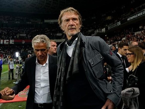 Một ông chủ hai đội bóng, Man United mất suất dự Europa League?