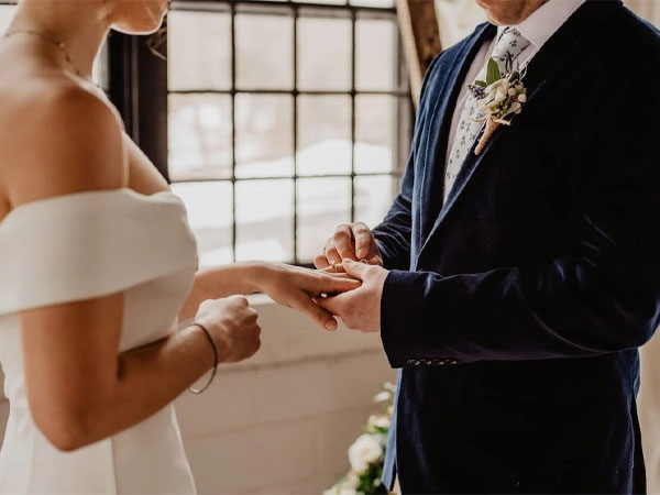 Nhớ nhầm ngày, chú rể đón dâu sớm 5 hôm và cái kết