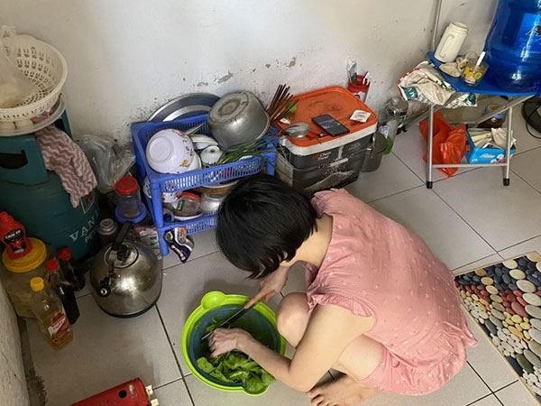 Hà Nội đắt đỏ, lương không đủ sống, công nhân rời phố về quê