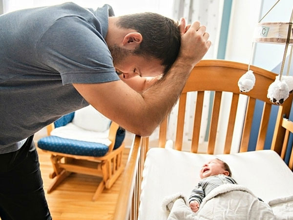 Vợ sinh con chưa đầy 3 tháng, người đàn ông Hà Nội đã muốn ly hôn vì trầm cảm