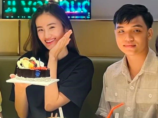 Bạn trai Hoa hậu Ý Nhi bất ngờ nhắn vỏn vẹn 2 chữ, làm lộ tình trạng yêu đương hiện tại