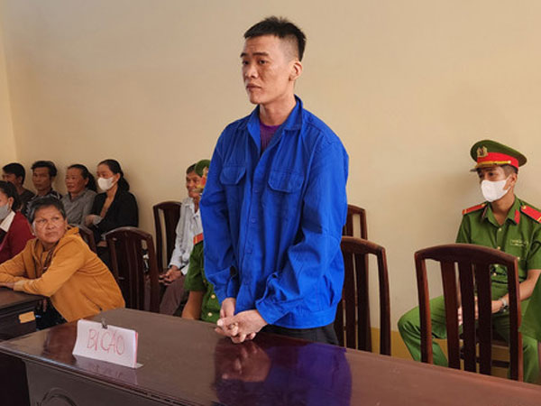 Ngư phủ đâm chết đồng nghiệp sau câu nói 'lớn rồi mà ăn uống lôi thôi'