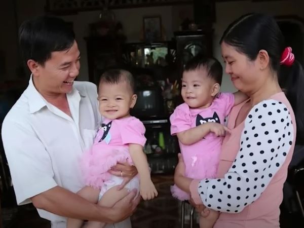 Ngôi làng ở Đồng Nai đi vài bước chân lại có cặp sinh đôi, nghi do một thứ, du khách khắp nơi đổ về xin