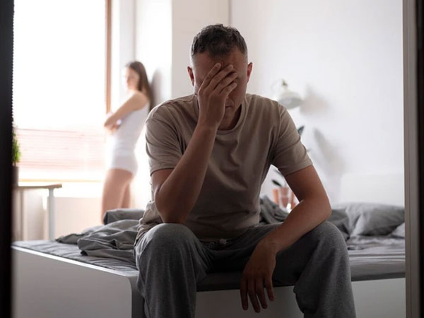 Suýt làm điều tội lỗi với vợ, bỗng dưng nghe câu chuyện cô ấy kể trên bàn ăn, tôi thảng thốt quay đầu
