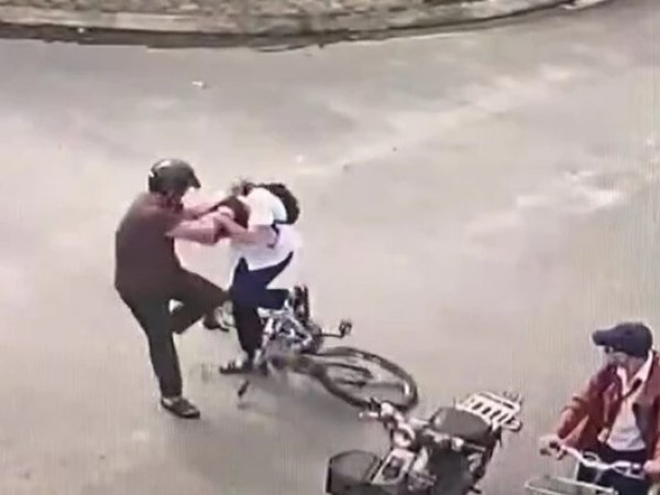 Cha của học sinh bị 1 phụ huynh chặn đường đánh tuyên bố sẽ kháng cáo