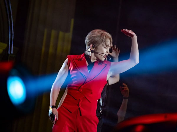 Nam thần EXO Xiumin 'quẩy tung' trong lần trở lại Việt Nam một mình, ấn tượng khoảnh khắc pháo hoa quá hoành tráng!