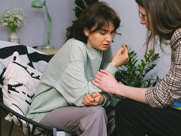 Em gái bàng hoàng vì chồng đòi ly hôn, nhìn dung nhan tiểu tam tôi cũng sốc