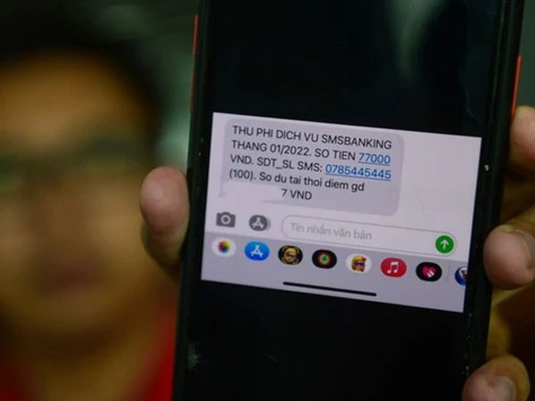 Tăng phí SMS banking, có ngân hàng thu tới nửa triệu đồng/tháng