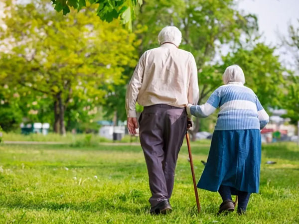 Nhờ bà ngoại trông con để đi du lịch, mới nửa ngày tôi đã bật khóc khi nhìn thấy bát cơm của con