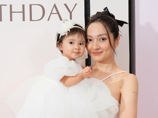 Sinh nhật 1 tuổi con gái Bảo Anh: Bé Misumi xinh như công chúa, gia đình Trường Giang và dàn sao tham dự