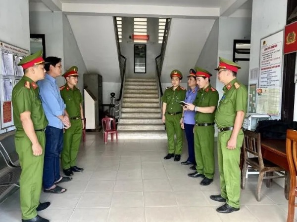 Nam nhân viên lén mang gần 1 tỷ đồng của công ty đi đánh bạc, trả nợ