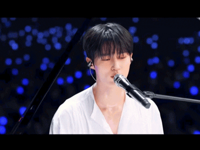 Nam thần Cõng Anh Mà Chạy có bản hit 'vượt mặt' Jennie - Zico, hot thế này debut làm ca sĩ luôn được không?