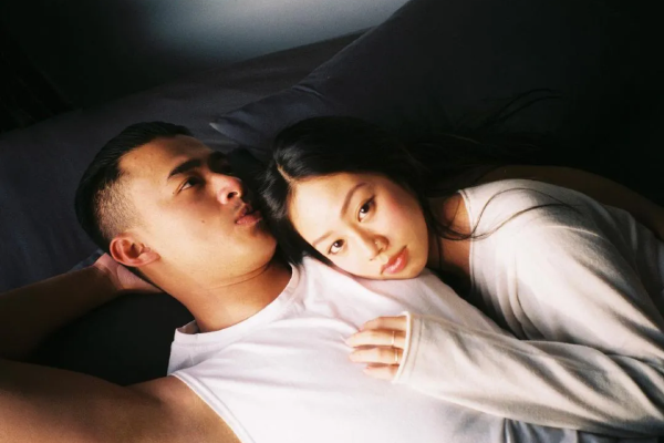 Chuyện tình của nàng thợ xăm và sĩ quan đẹp trai: Mỗi ngày, trước khi làm việc đều nói 'Yêu em'
