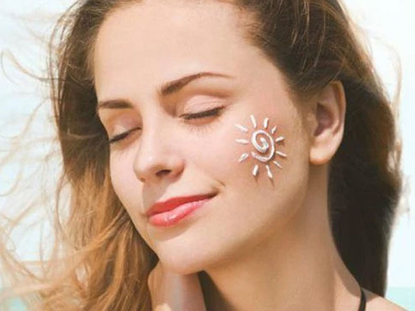 5 sản phẩm làm đẹp cần tránh dưới ánh nắng mặt trời