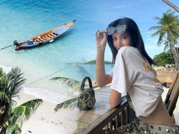Phát hiện hòn đảo mà Lisa vừa đến nghỉ dưỡng: Hoá ra là 'thiên đường biển' ngay gần Việt Nam