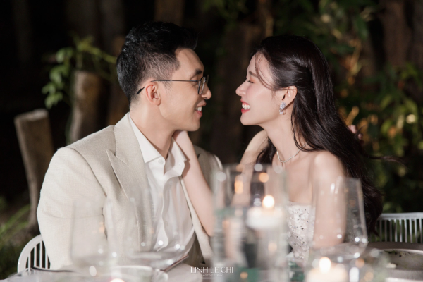 Trọn bộ ảnh nét căng ở tiệc cầu hôn của Midu tại Đà Lạt: Cặp đôi hôn cực ngọt, cô dâu xinh miễn bàn!