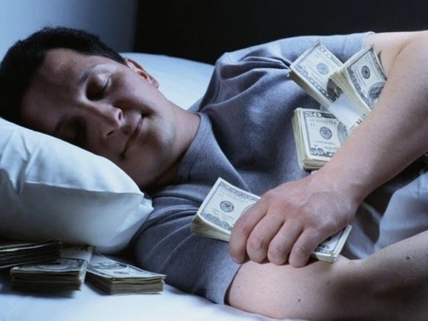 6 nghề độc lạ chỉ ăn và ngủ cũng 'hái ra tiền'