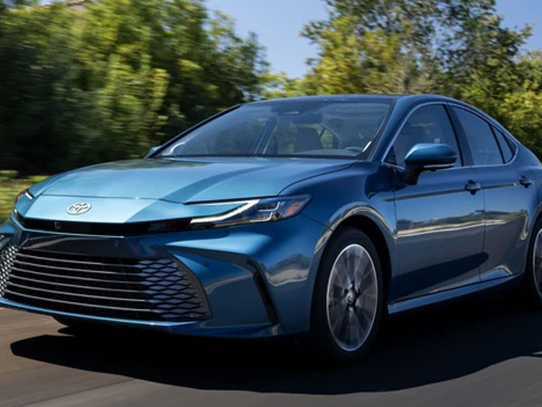 'Xe dành cho số đông, nhàm chán': Xưa rồi, Toyota Camry tái xuất ngoạn mục