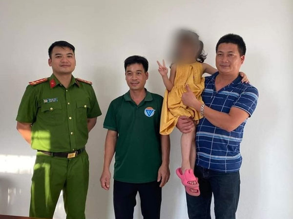 Bé gái 5 tuổi bị bỏ quên ở trạm dừng nghỉ cao tốc tại Ninh Bình