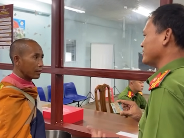 Ông Thích Minh Tuệ nhận Căn cước công dân sau 5 ngày làm thủ tục