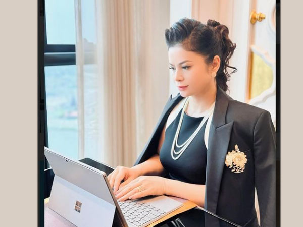 Hình ảnh mới nhất của bà Lê Hoàng Diệp Thảo: Nhan sắc mặn mà, thần thái nữ doanh nhân ấn tượng ở tuổi 52