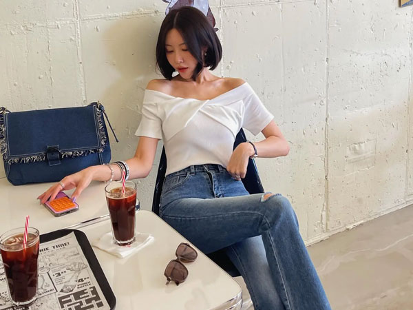 10 set quần jeans theo phong cách tối giản, phụ nữ trên 40 tuổi nên tham khảo