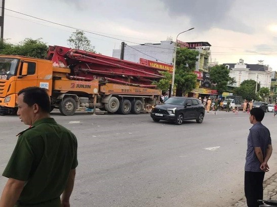 3 ông cháu bị xe tải cuốn vào gầm, 2 người tử vong