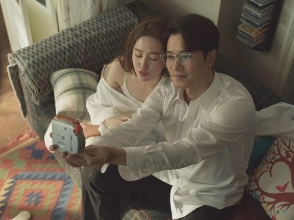 Khán giả ồ ạt tẩy chay, đòi gỡ gấp phim của Lưu Diệc Phi vì 'nội dung lố bịch, nữ chính điên khùng'