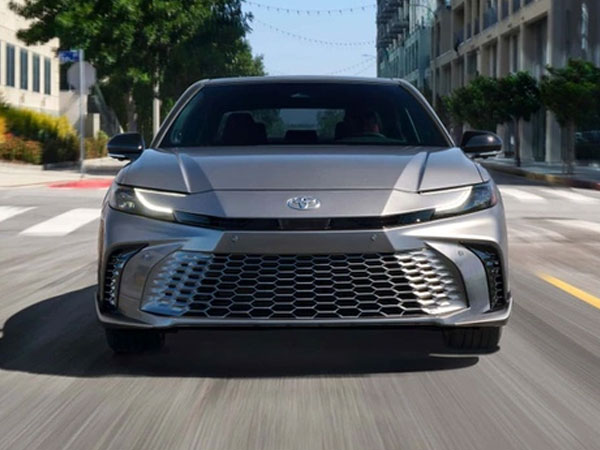 Loạn giá Toyota Camry 2025: Chênh tới 130 triệu khiến dân tình 'ngã ngửa'