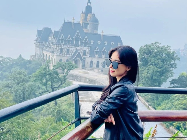 Mỹ nhân bí ẩn nhất showbiz, 40 tuổi vẫn xinh như búp bê, đóng một quảng cáo đủ sống sung sướng cả đời