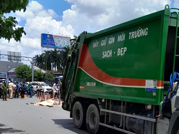 Va chạm với xe chở rác, người phụ nữ tử vong tại chỗ