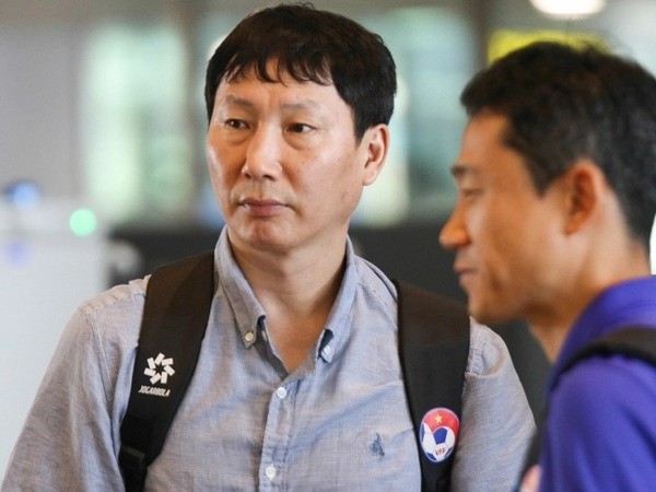Vừa về nước, tuyển thủ Việt Nam đã nói một điều thẳng thắn về HLV Kim Sang-sik