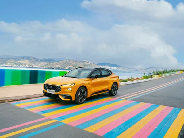 Huyền thoại Mondeo tái xuất với diện mạo mới: 'Gầm cao máy thoáng dáng thể thao', không dành cho khách Mỹ