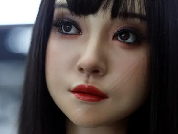 Đột nhập nhà máy sản xuất robot giống hệt người thật ở Trung Quốc