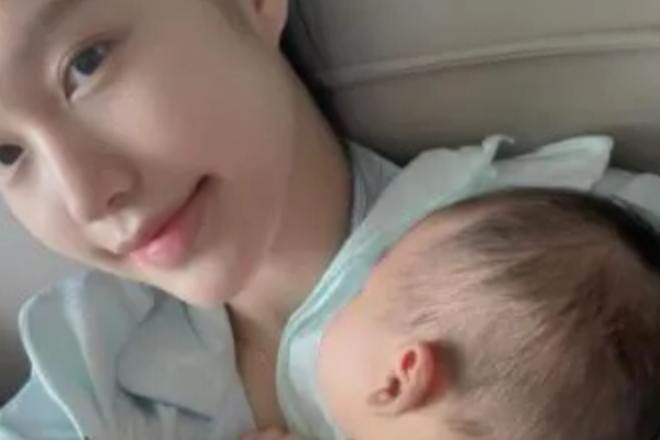 'Hot mom' Doãn Hải My phản hồi khi bị dân tình thắc mắc 'ở cữ ít ngày', khoe luôn vóc dáng nuột nà sau sinh