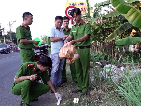 Giết vợ dã man giữa đường vì cuồng ghen